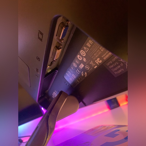 HP 2159M 21.5 Inch HD LCD Monitor - Picture 4 of 9